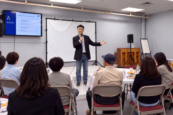 [사진1] 박성진 한동대학교 총장이 10일(현지시간) 미국 뉴저지에서 열린 HI Alliance 성과 공유회에서 현지 한인들에게 한동대의 교육혁신 성과를 소개하고 있다