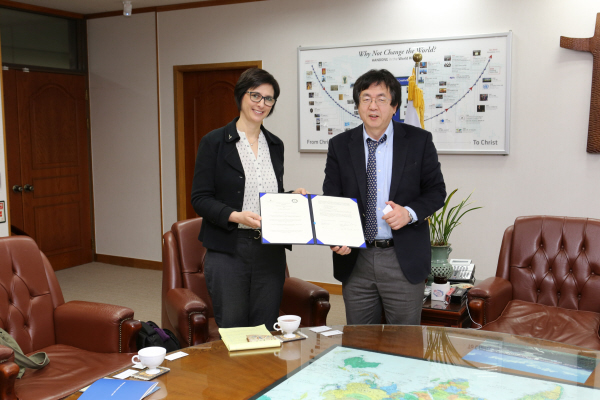 사진 (장순흥 한동대 총장(오른쪽)과 제인 터너 히브리대 국제처장)