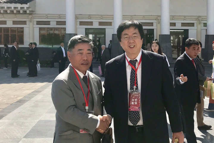 (사진1) 한동대 장순흥 총장(오른쪽)과 일본 메이지대학 게이치로 츠치야 총장