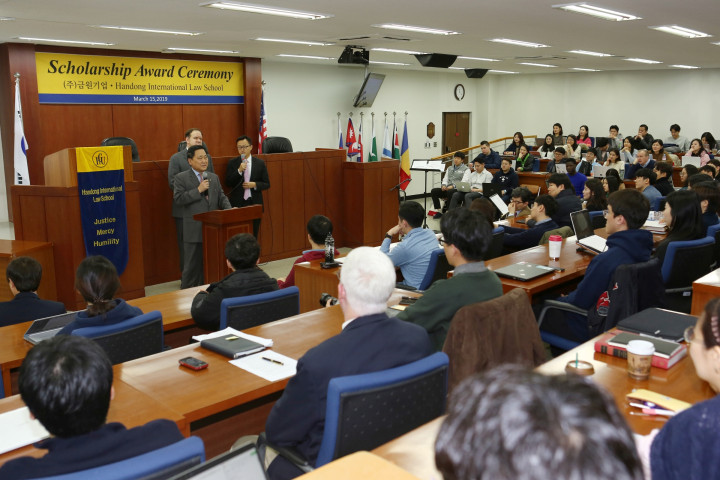 (사진 3) (주)금원기업 김진홍 대표이사 인사 장면