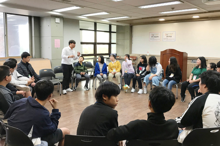 (사진3) 진로 특강 시간에 ‘Best Self’ 프로그램을 진행하고 있다.