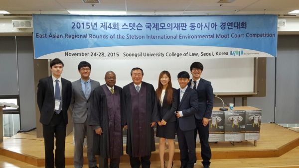 (사진)한동대 법학부 이영광, 김수정, 김정홍, 이상찬, 이요섭 등 다섯 명의 학생은 ‘제4회 스텟슨 국제 환경 모의재판 동아시아 경연대회’에서 종합 우승을 차지했다