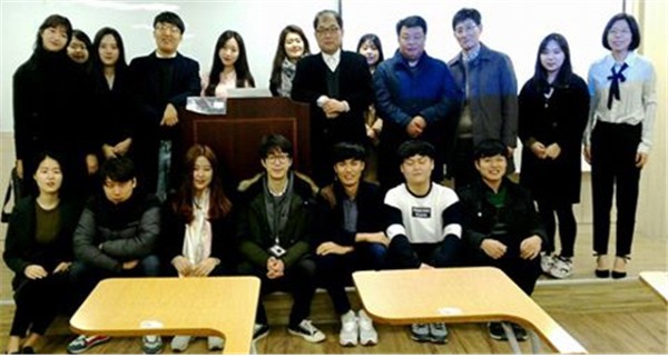 (사진)한동대학교(총장 장순흥) 언론정보문화학부 학생들은 ‘광고홍보캠페인’ 프로젝트 과목에서 ‘죽도시장’을 의뢰인으로 맞아 지난 한 학기 동안 수행한 브랜딩 과제 최종 발표회를 지난 13일에 열었다.