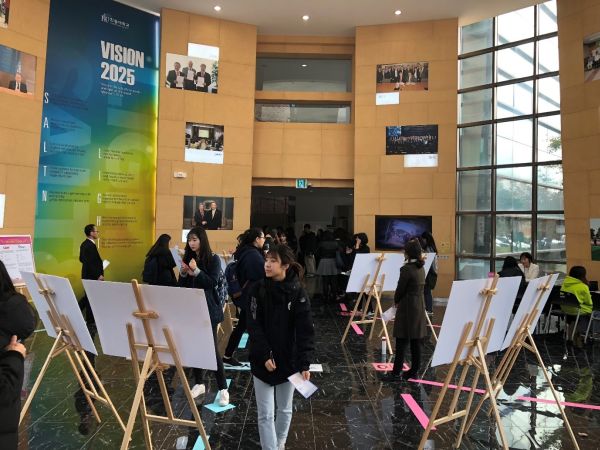 (사진)한동대학교 대학일자리센터(센터장 이재영 교수)는 지난 12일부터 15일까지 한동대 여대생을 대상으로 ‘왓 이즈 유어 컬러(What is your Color?)’를 주제로 특화 진로·취업 프로그램을 교내에서 운영했다