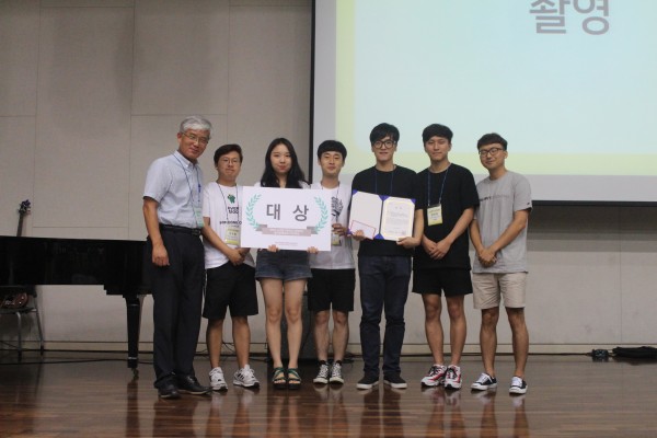 (사진1)먹는 물을 위해 하천수의 고탁도 및 고유기물 제거를 위한 저에너지형 정수 장치를 함께 설계한 박준기(공주대), 정찬희(인제대), 김태환(충남대), 이우형(한국기술교육대), 이애솔(한동대), 황상빈(건국대) 학생이 대상을 차지했다.