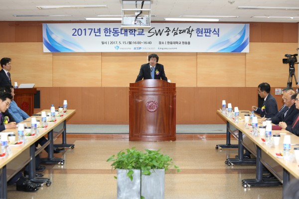 (사진2)장순흥 한동대 총장이 환영사를 전하고 있다