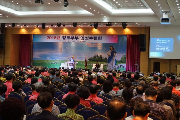 (사진)한동대 장순흥 총장은 8일 강원도 홍천 대명비발디파크에서 열린 ‘2016년도 기독교대한감리회 장로회 전국연합회(회장 최광혁) 영성수련회’에 참석해 ‘한국 교회의 위기와 극복’이라는 주제로 특강을 했다.