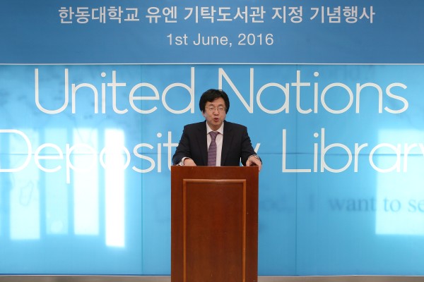 (사진1)한동대 장순흥 총장이 기념사를 전하고 있다
