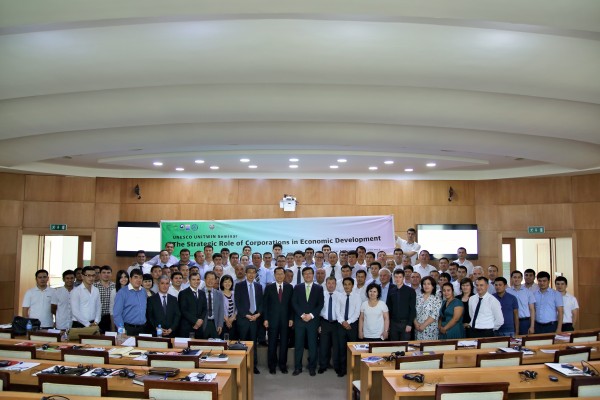 (사진1)우즈벡 타쉬켄트 기업지배구조연구원에서 ‘경제발전에 기업의 전략적 역할’ 세미나 (2016.6.30.)