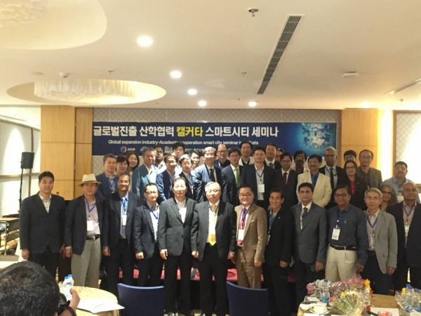 (사진1)한동대 링크사업단은 지난 22일 ‘스마트시티’를 주제로 인도 콜카타에서 세미나를 열었다