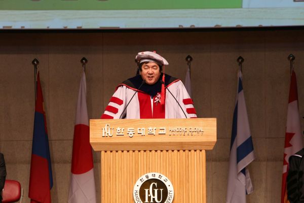 (사진1)장순흥 한동대 총장이 입학식 식사를 말하고 있다