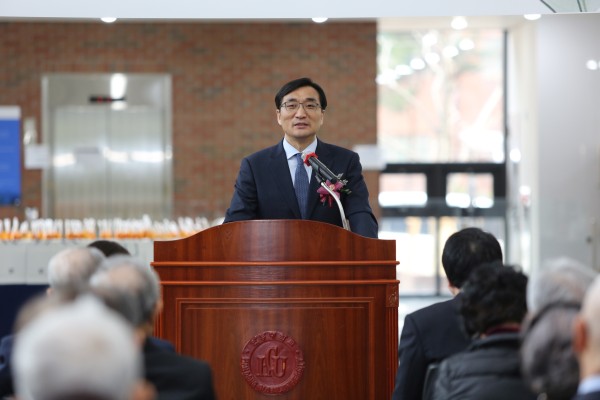 (사진2)이재훈 온누리교회 담임목사가 설교 말씀을 전하고 있다.