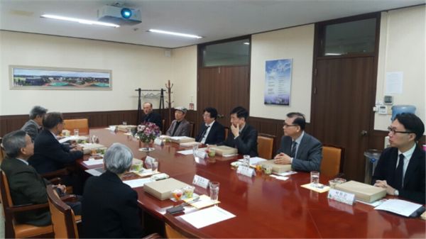 (사진2) 평양과기대 총장 일행과의 회의 (2018.3.13)