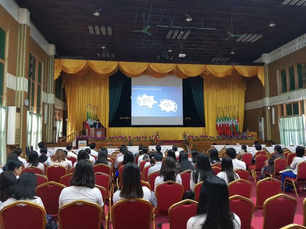 (사진2)양곤기술대학(YTU)에서 ‘한국 고등교육의 성공담’을 주제로 특강을 펼친 장순흥 총장 사진(2019.01.14.)