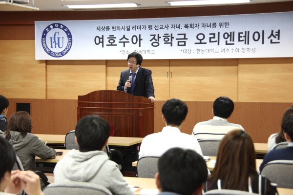(사진2)장순흥 한동대 총장이 격려사를 말하고 있다