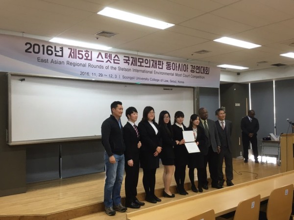 (사진2)한동대 글로벌리더십학부 김주영(20)과 국제법을 전공하는 안하림(23), 고소영(22), 이다혜(22), 정소율(21), 이영광(22) 등 여섯 명의 학생은 ‘제5회 스텟슨 국제 환경 모의재판 동아시아 경연대회’에서 준우승을 차지했다.