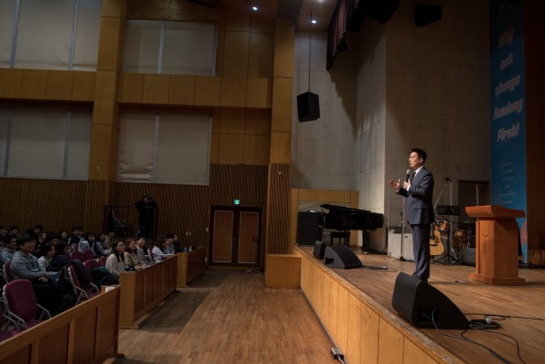 (사진2)최유강 한동대 총동문회장이 인사말을 전하고 있다