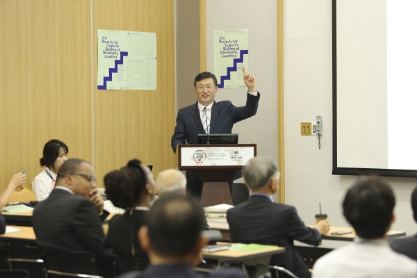 (사진3)지난 31일, 안진원 경영경제학부 교수(사진)를 좌장으로 한 ‘개발도상국 역량개발을 위한 유네스코 유니트윈 프로젝트’라는 주제의 워크숍을 열기도 했다