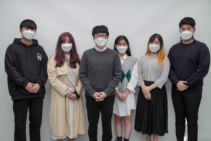 (사진) 구글 AI 챌린지에서 위너팀으로 선정된 한동대SW중심대학 MOVE팀(왼쪽부터 김용재, 이은지, 조성배 지도교수, 최주은, 김연희, 백종현, )