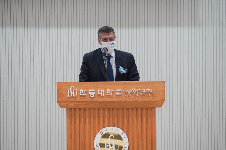 (사진2) 아키바 토르 주한 이스라엘 대사가 특강을 진행하고 있다
