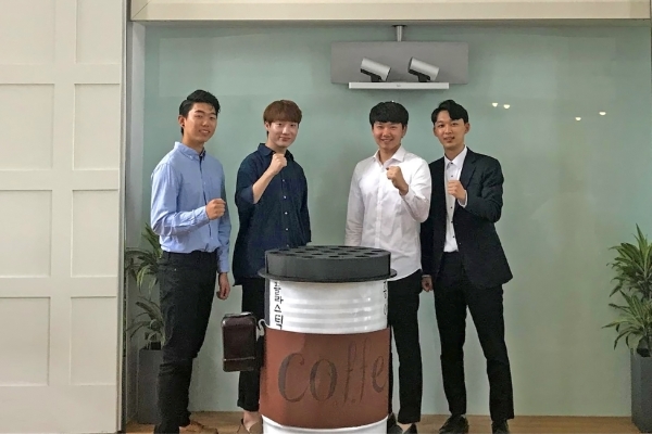 Take Out 음료 전용 쓰레기통 아이디어 제안